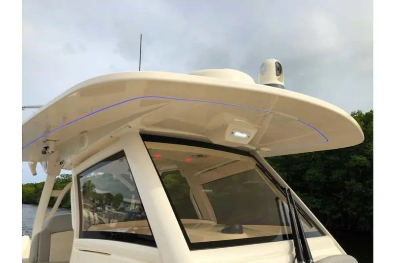 Slide: The Image of 2023-Scout-330-LXF-MarineMax - 13