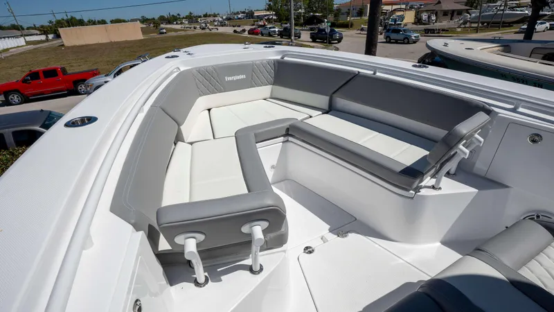 Slide: The Image of 2025 Everglades 335 CC boat with spacious seating area and modern design. - 20