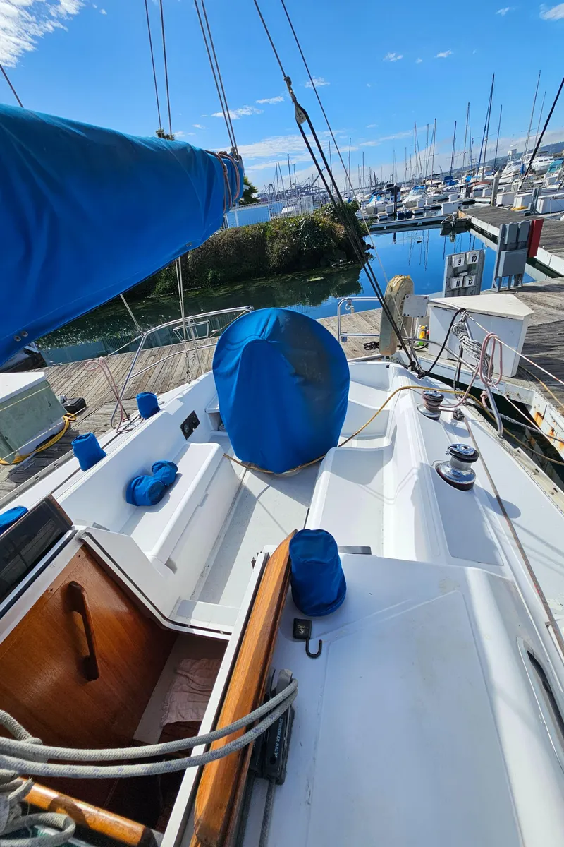 Slide: The Image of Deck of a 1988 Hunter Legend 35 sailboat in harbor. - 19