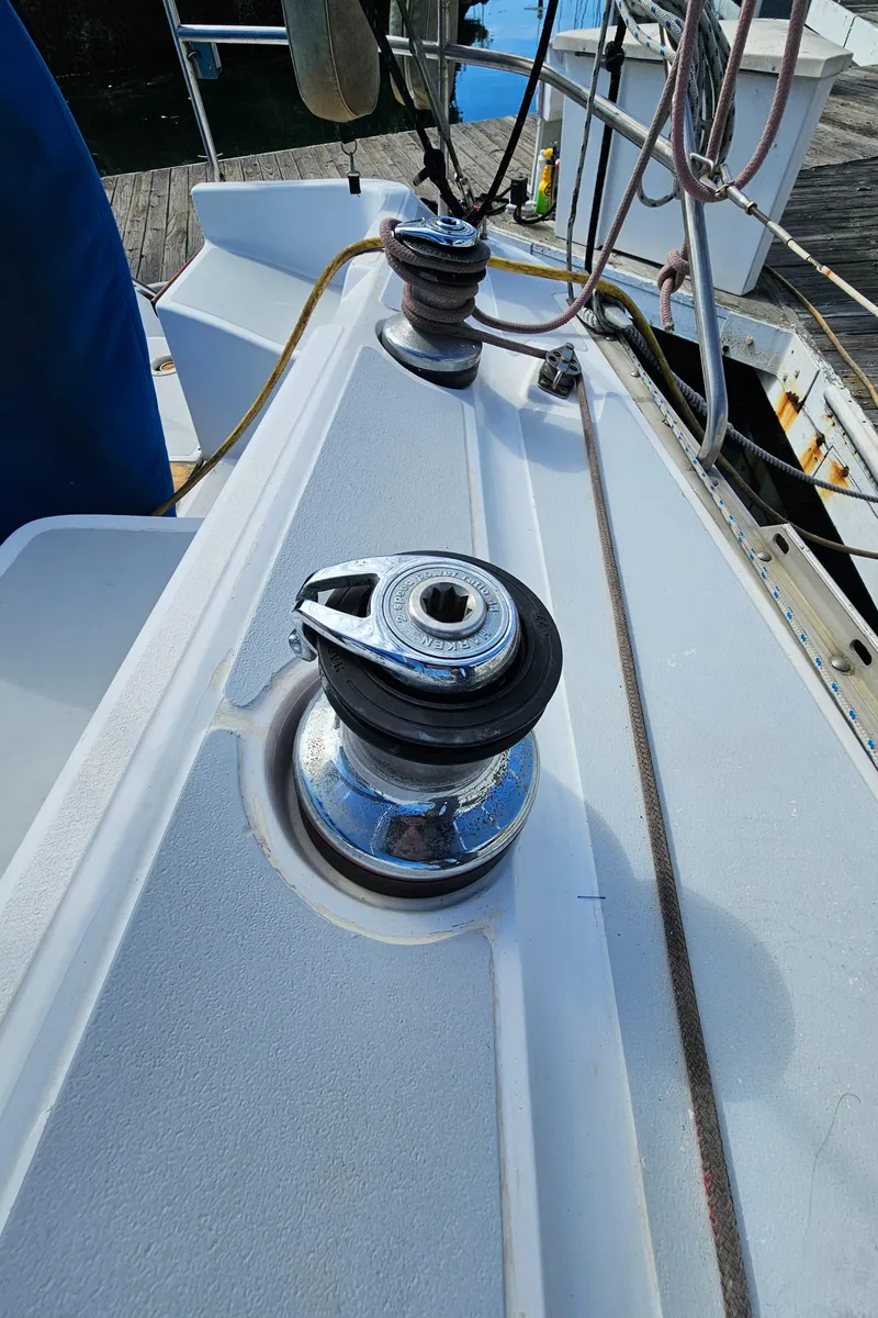 Slide: The Image of Deck view of 1988 Hunter Legend 35 sailboat. - 21