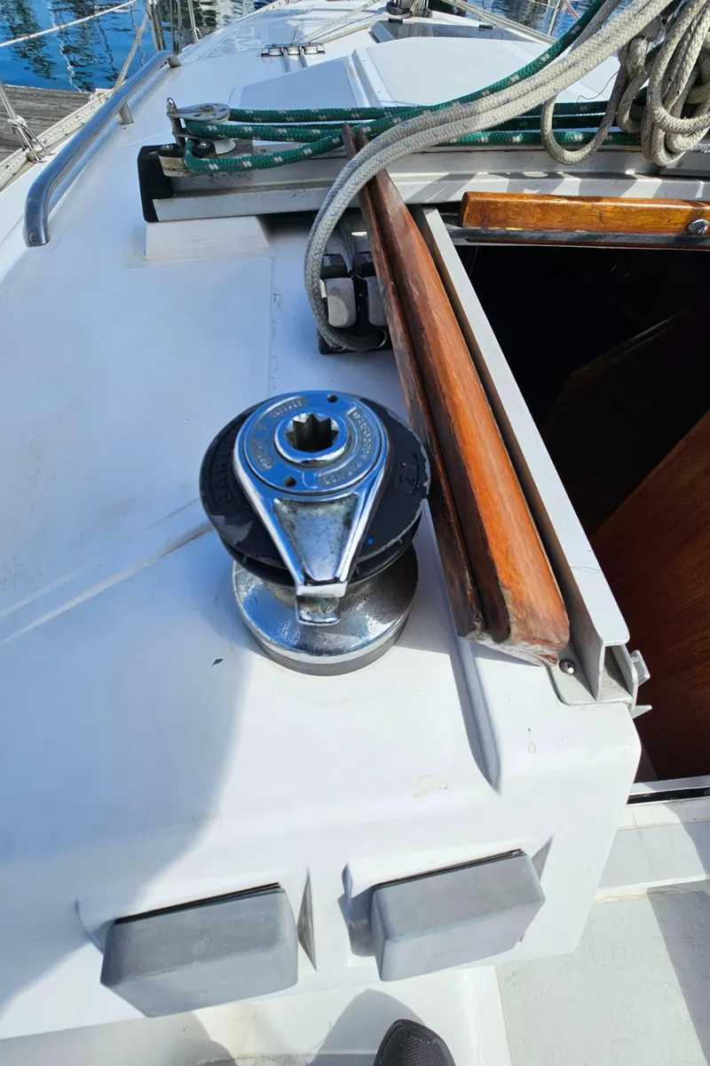 Slide: The Image of Deck of a 1988 Hunter Legend 35 sailboat. - 24