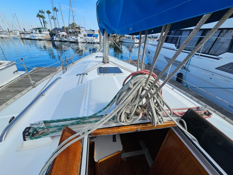 Slide: The Image of Deck of a 1988 Hunter Legend 35 sailboat in harbor. - 25