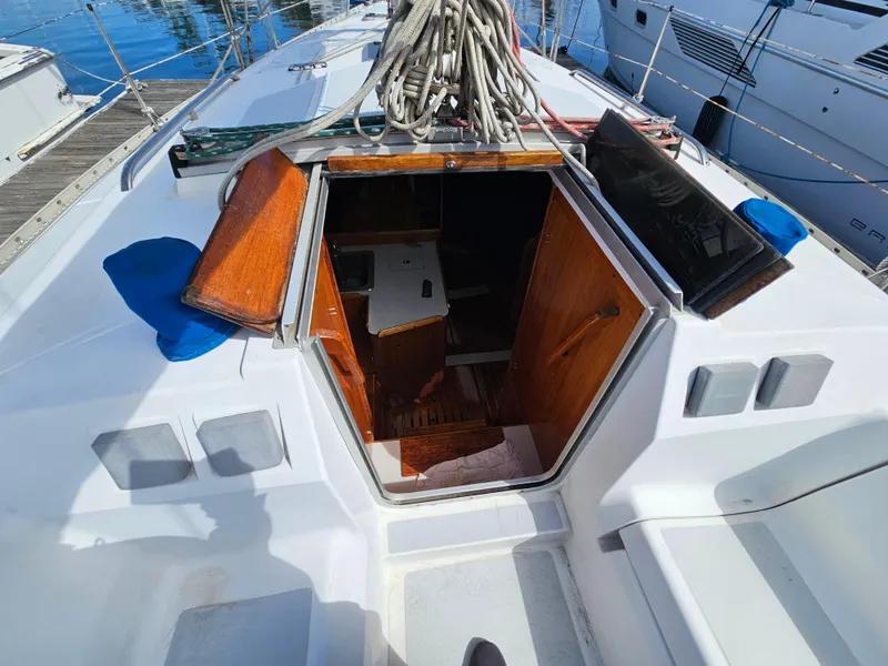 Slide: The Image of Entrance to cabin of 1988 Hunter Legend 35 sailboat. - 26