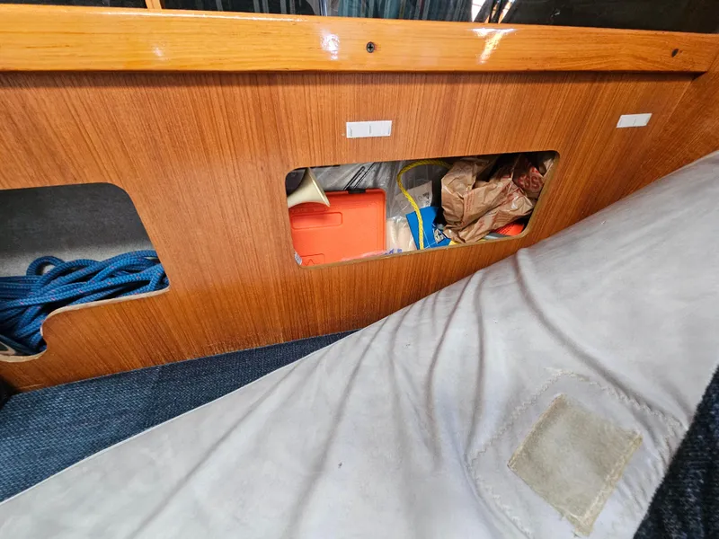 Slide: The Image of Interior of a 1988 Hunter Legend 35 sailboat. - 38