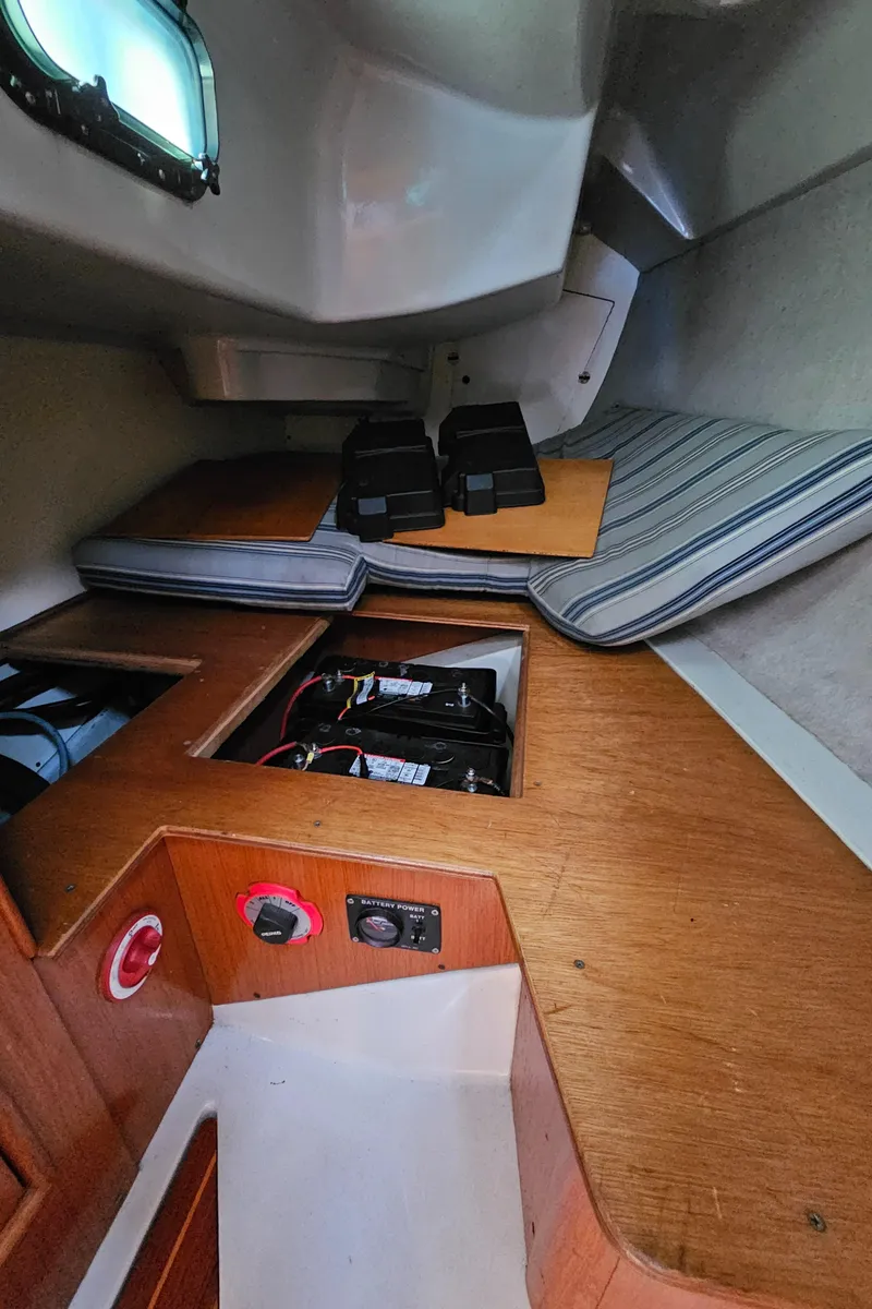 Slide: The Image of Interior of a 1988 Hunter Legend 35 sailboat. - 46