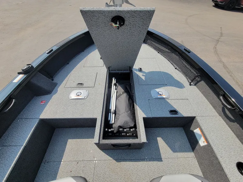 Slide: The Image of Crestliner 1850 Pro Tiller 2025 - 11