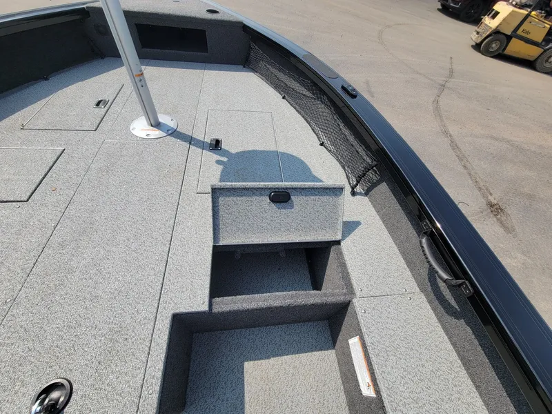 Slide: The Image of Crestliner 1850 Pro Tiller 2025 - 12