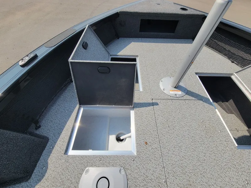 Slide: The Image of Crestliner 1850 Pro Tiller 2025 - 13