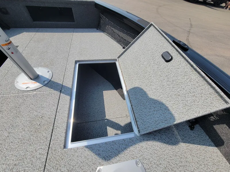 Slide: The Image of Crestliner 1850 Pro Tiller 2025 - 14