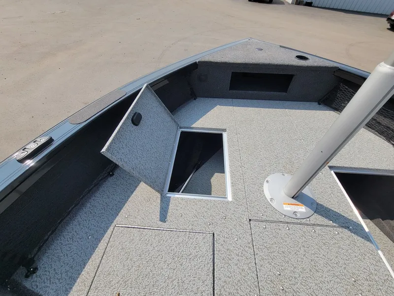 Slide: The Image of Crestliner 1850 Pro Tiller 2025 - 15