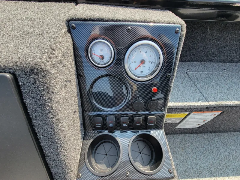 Slide: The Image of Crestliner 1850 Pro Tiller 2025 - 19