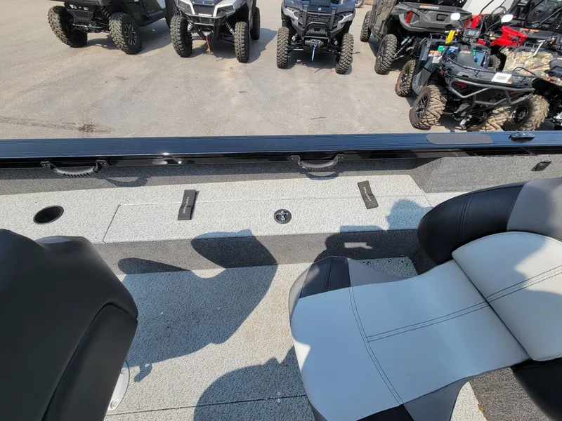 Slide: The Image of Crestliner 1850 Pro Tiller 2025 - 23