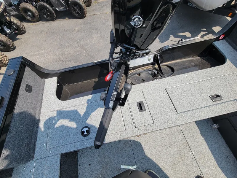 Slide: The Image of Crestliner 1850 Pro Tiller 2025 - 27