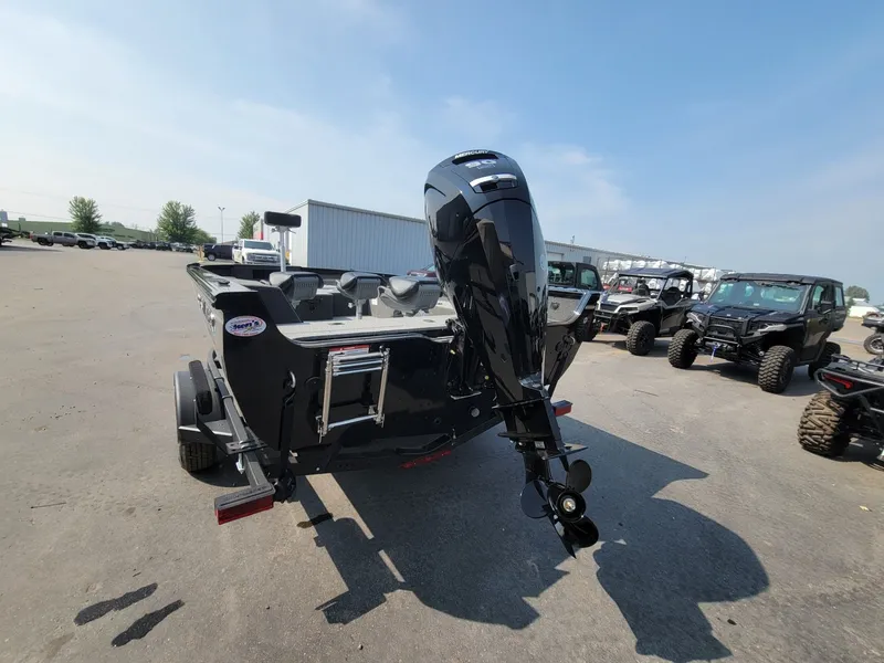 Slide: The Image of Crestliner 1850 Pro Tiller 2025 - 3