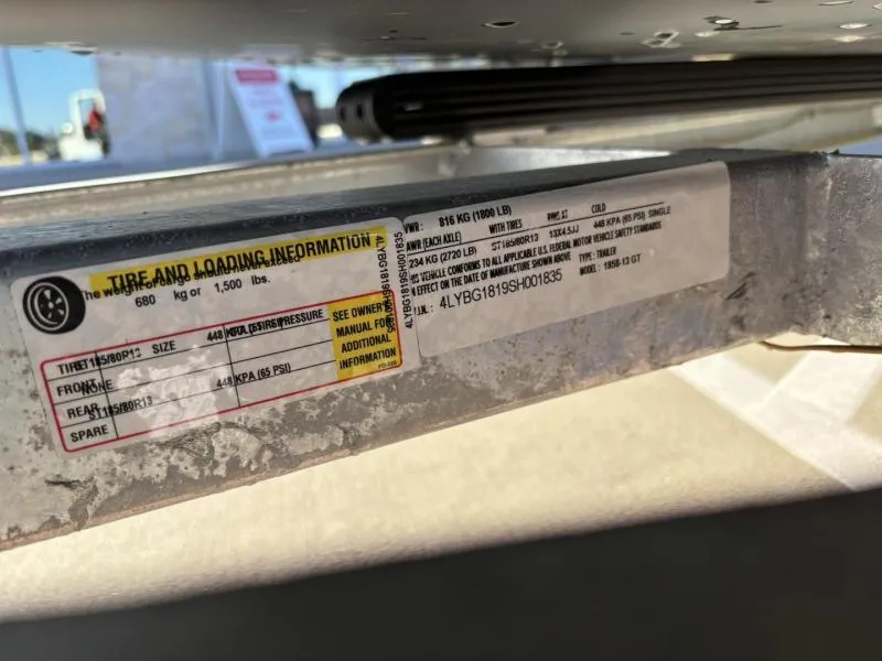 Slide: The Image of Label on Gator Tail 18/60 Extreme Series 2025, showing tire and loading information. - 17