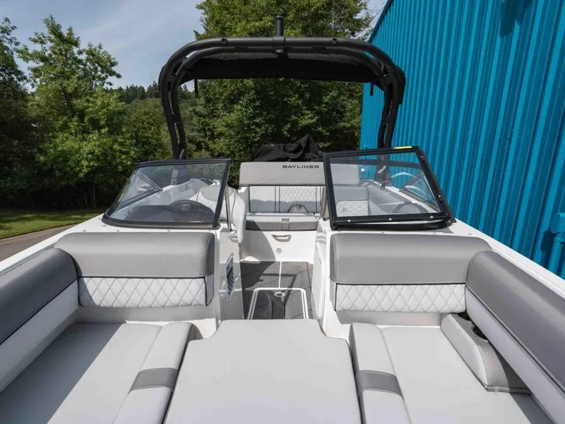 Slide: The Image of Bayliner D20I 2025 - 11