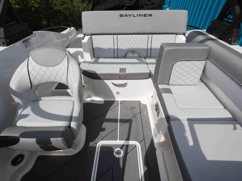Slide: The Image of Bayliner D20I 2025 - 13