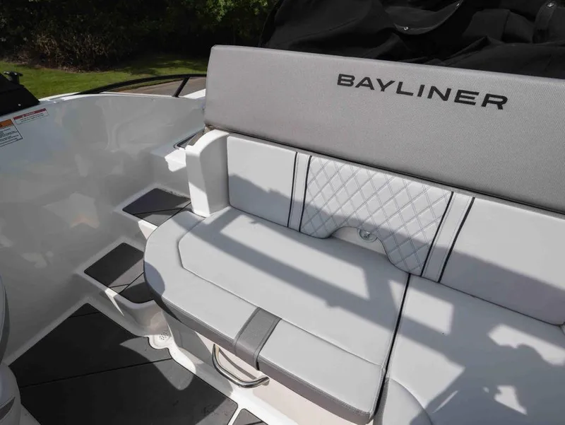Slide: The Image of Bayliner D20I 2025 - 14