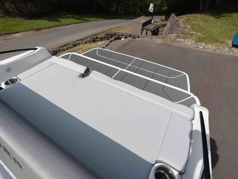 Slide: The Image of Bayliner D20I 2025 - 15