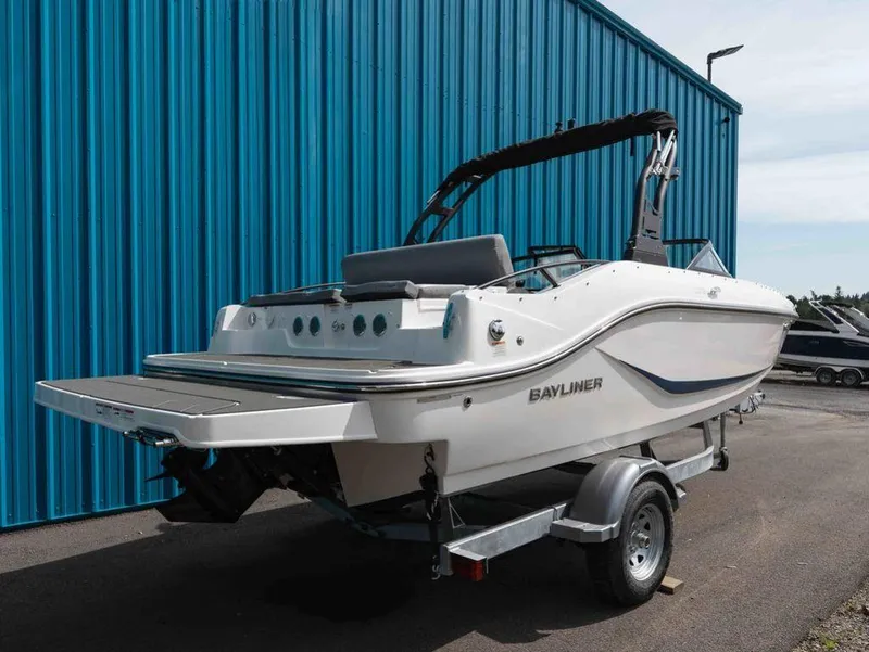 Slide: The Image of Bayliner D20I 2025 - 3