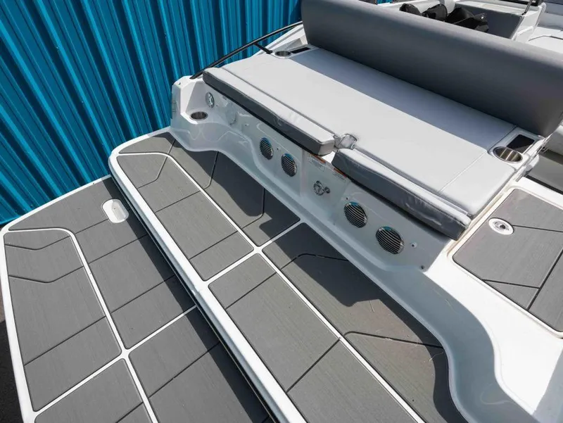 Slide: The Image of Bayliner D20I 2025 - 4