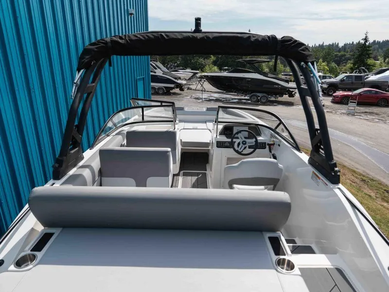 Slide: The Image of Bayliner D20I 2025 - 5