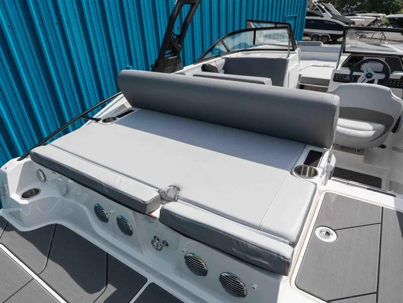 Slide: The Image of Bayliner D20I 2025 - 6