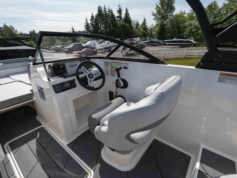 Slide: The Image of Bayliner D20I 2025 - 8