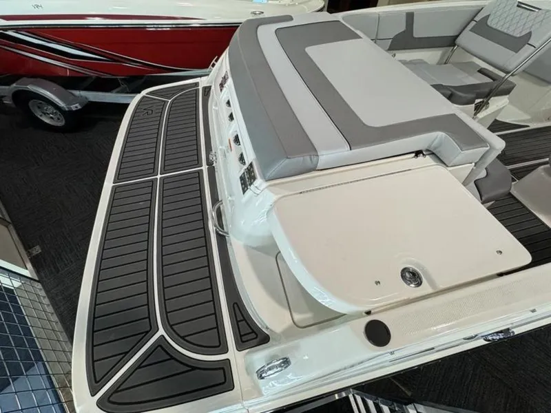 Slide: The Image of Bayliner VR5 Bowrider I/O 2025 - 12