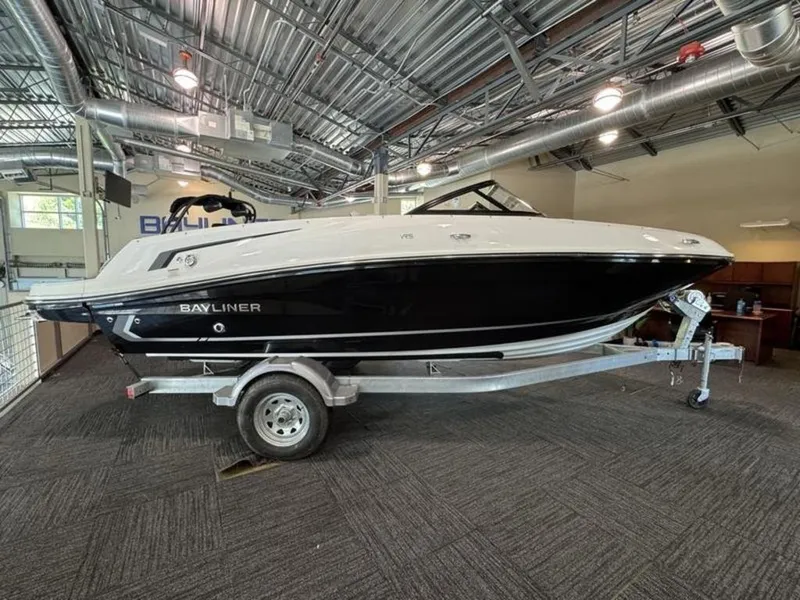 Slide: The Image of Bayliner VR5 Bowrider I/O 2025 - 7
