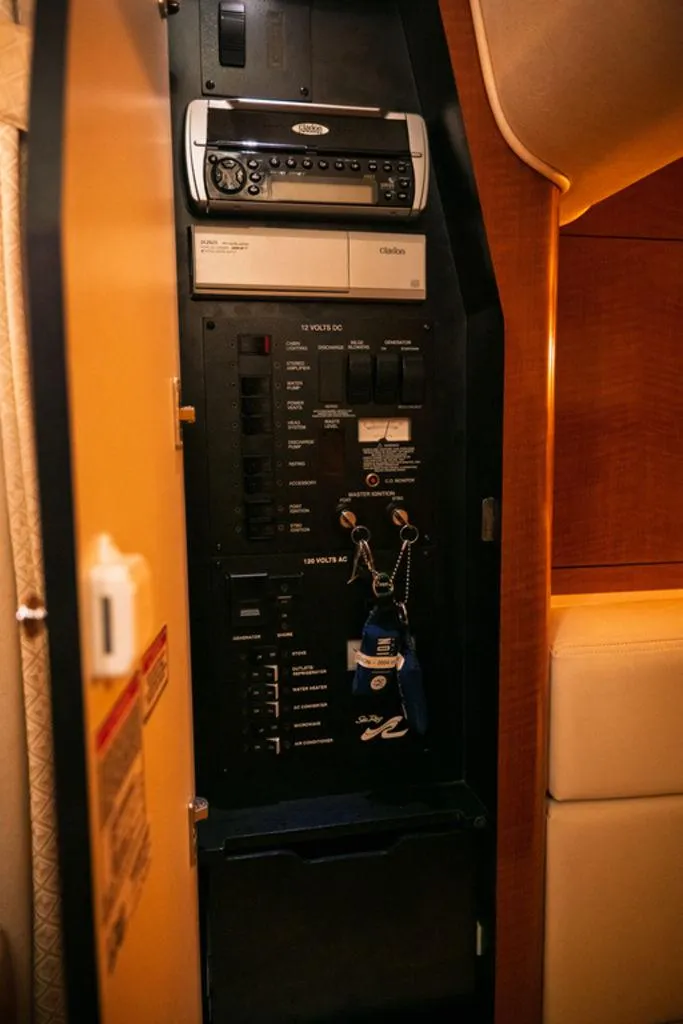 Slide: The Image of Sea Ray Sundancer 320 2004 - 14