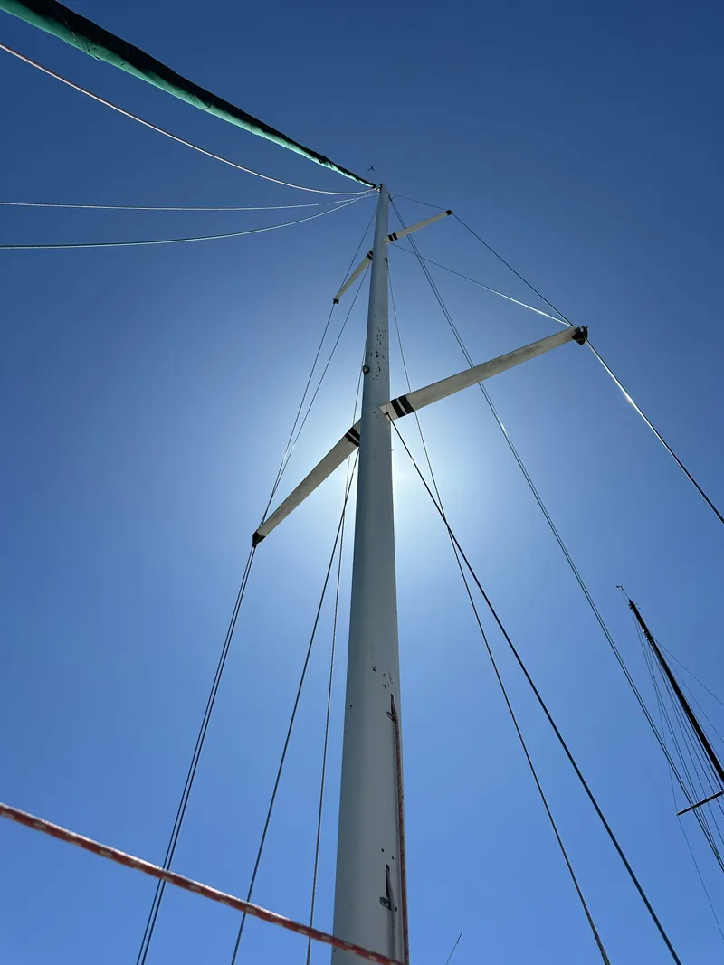 Slide: The Image of Sailboat mast of 1996 J Boats J/120 against clear blue sky. - 20