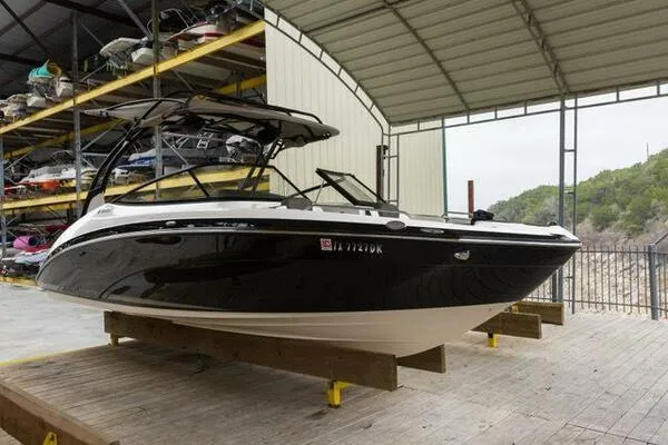 Slide: The Image of 2016 Yamaha Boats 242 Limited S E-Series in storage under a metal canopy. - 4