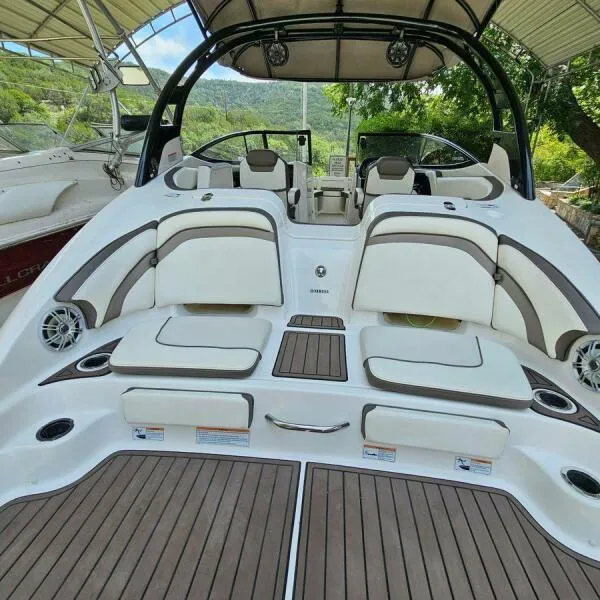 Slide: The Image of 2016 Yamaha Boats 242 Limited S E-Series with spacious seating and sleek design. - 48