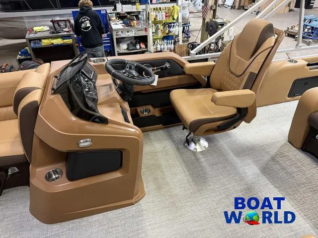 Slide: The Image of Tahoe LTZ 2385 Swingback (VRL) & Honda 4-Stroke EFI 2025 - 10