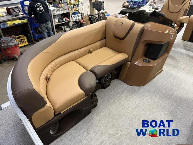 Slide: The Image of Tahoe LTZ 2385 Swingback (VRL) & Honda 4-Stroke EFI 2025 - 8