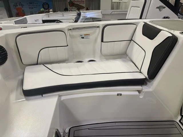 Slide: The Image of Yamaha 222 FSH Sport E 2025 - 29