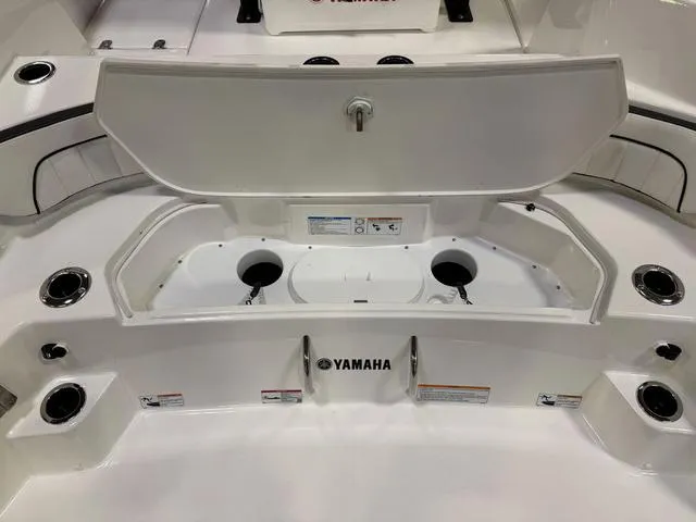 Slide: The Image of Yamaha 222 FSH Sport E 2025 - 3