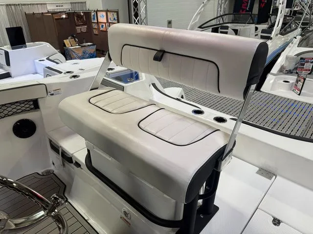 Slide: The Image of Yamaha 222 FSH Sport E 2025 - 10