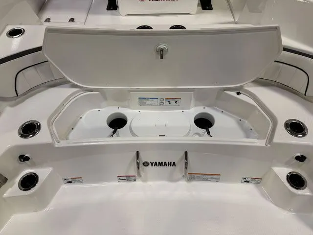 Slide: The Image of Yamaha 222 FSH Sport E 2025 - 3