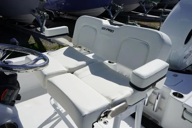 Slide: The Image of Sea Pro 210 Bay 2025 - 10