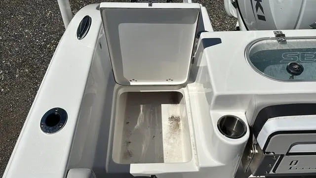 Slide: The Image of Sea Pro 222 Center Console 2025 - 18