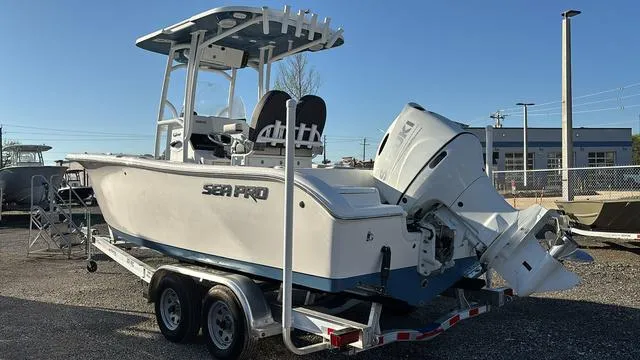 Slide: The Image of Sea Pro 222 Center Console 2025 - 4
