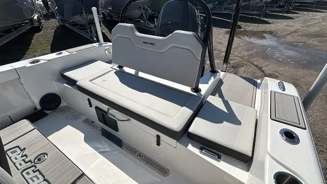 Slide: The Image of Sea Pro 245FLX Sandbar 2025 - 13