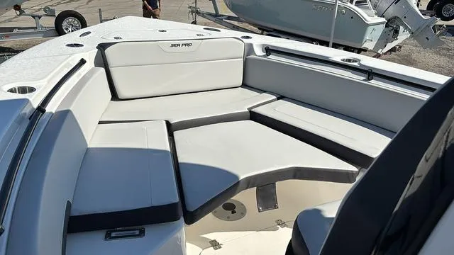 Slide: The Image of Sea Pro 245FLX Sandbar 2025 - 6