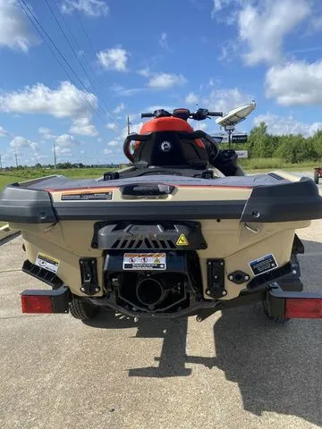 Slide: The Image of Sea-Doo RXT-X 325 2025 - 17