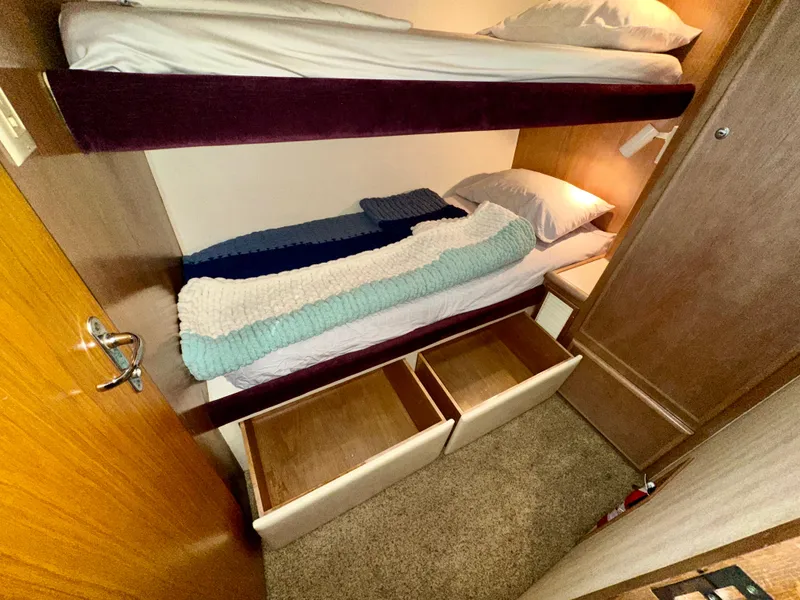 Slide: The Image of Hatteras 46 Convertible 1994 - 100