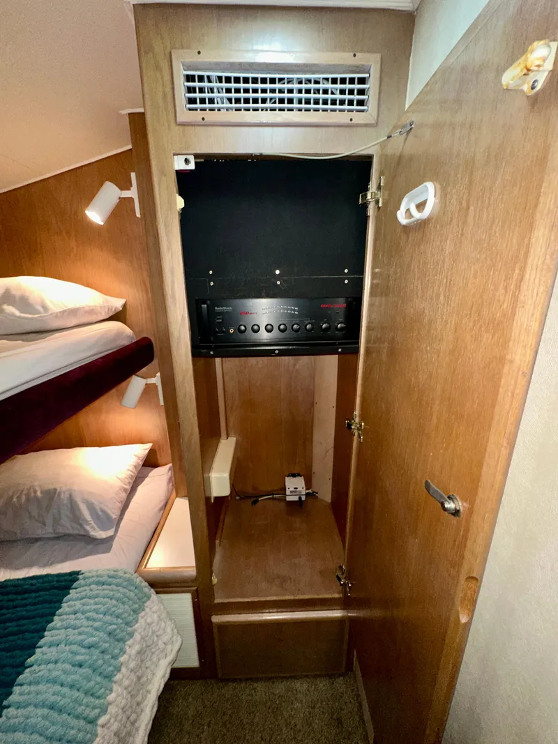 Slide: The Image of Hatteras 46 Convertible 1994 - 101