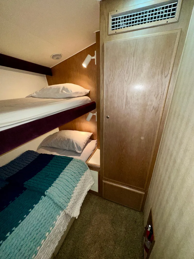 Slide: The Image of Hatteras 46 Convertible 1994 - 102