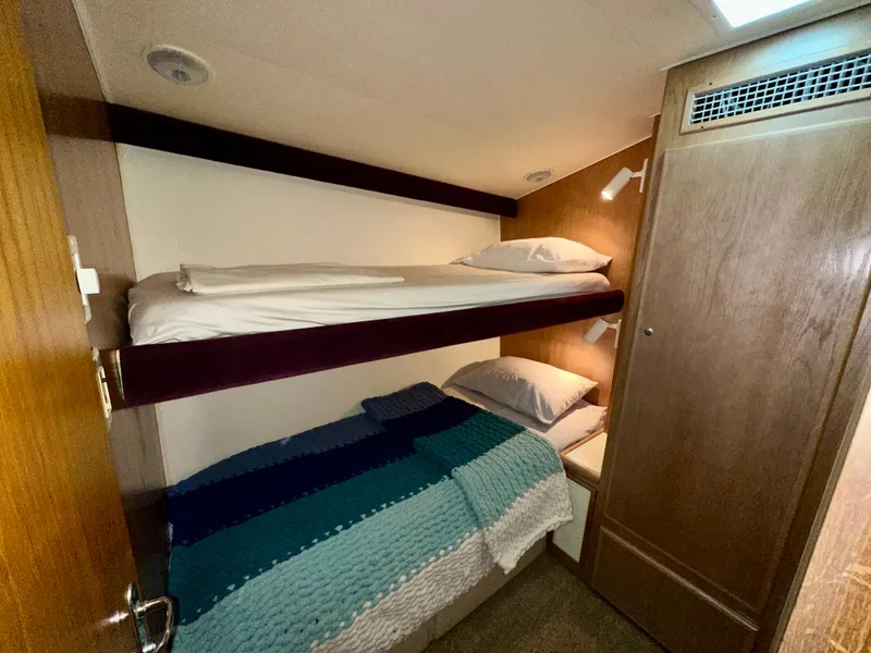 Slide: The Image of Hatteras 46 Convertible 1994 - 103